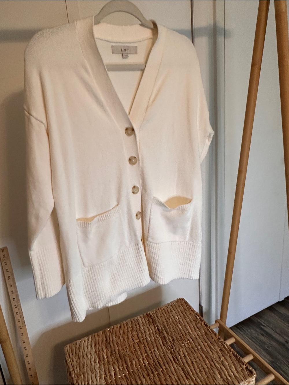 LOFT Cream Button-Front V-Neck Pocket Cardigan medium